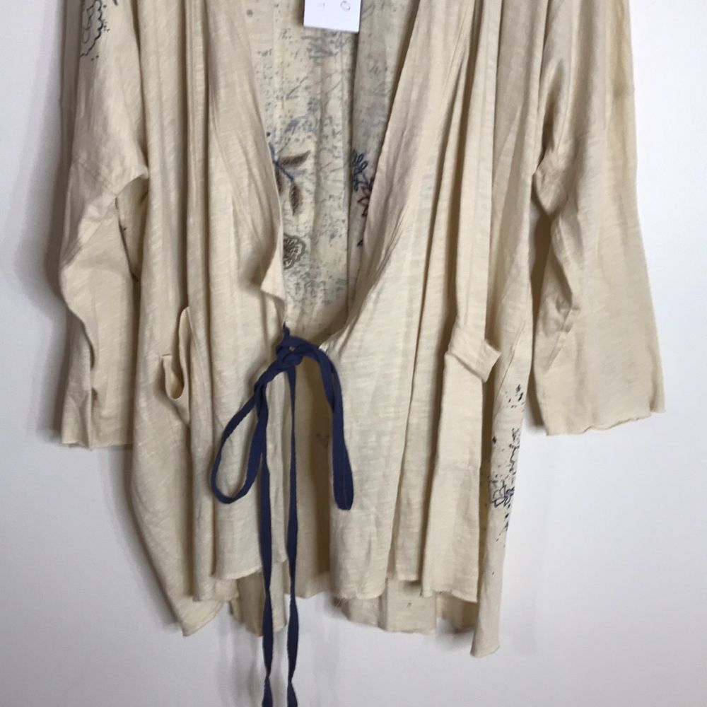 Floral Print Cream Top by Kyla seo - Picture 4 of 13